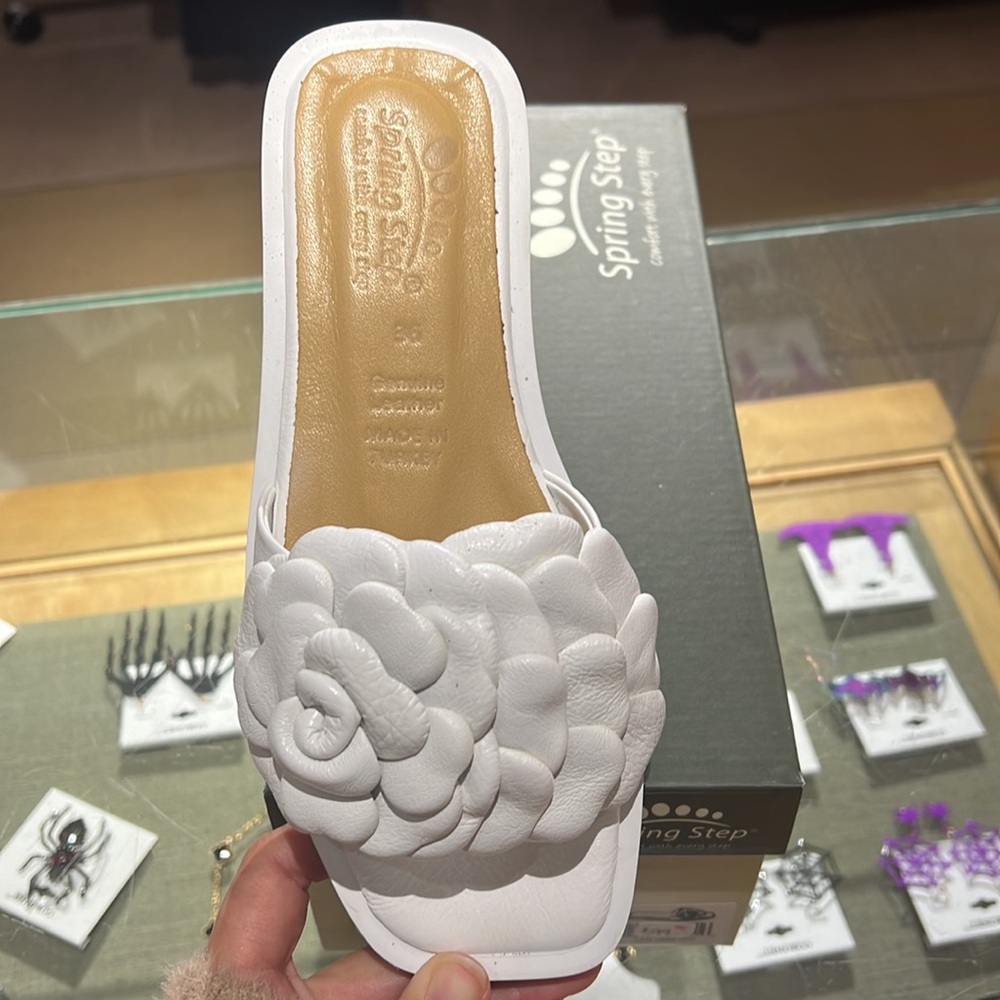 Spring Step Dominique - Picture 3 of 5